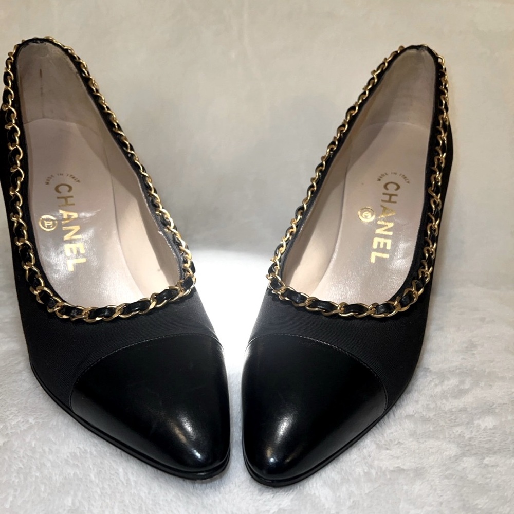 Vintage Chanel heels 39